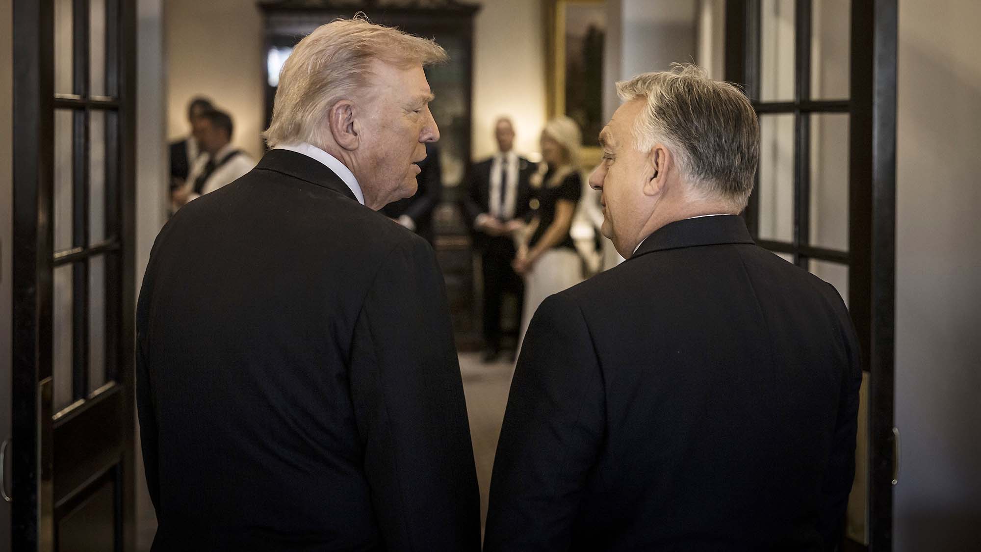 Donald Trump amerikai elnök fogadja Orbán Viktor miniszterelnököt a washingtoni Fehér Házban 2025. november 7-én. Fotó : MTI